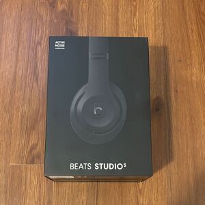 Beats Studio 3 empty box